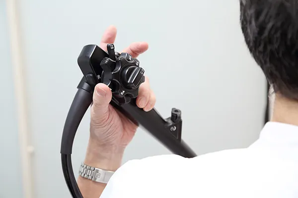 カメラのついたチューブで食道や胃、十二指腸を観察します